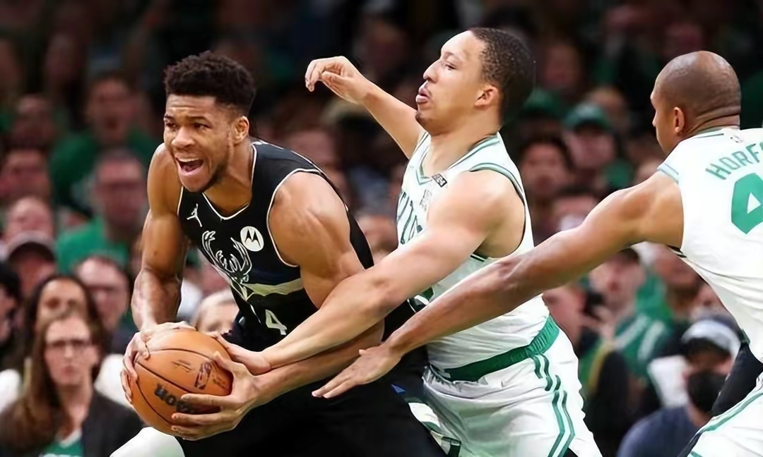 板球公开赛上演强强对话,塞外貔貅队逆转河套灰熊队,团队配合流畅;禁区内连续解围的简单介绍 板球公开赛上演强强对话,塞外貔貅队逆转河套灰熊队,团队配合流畅;禁区内连续解围的简单介绍